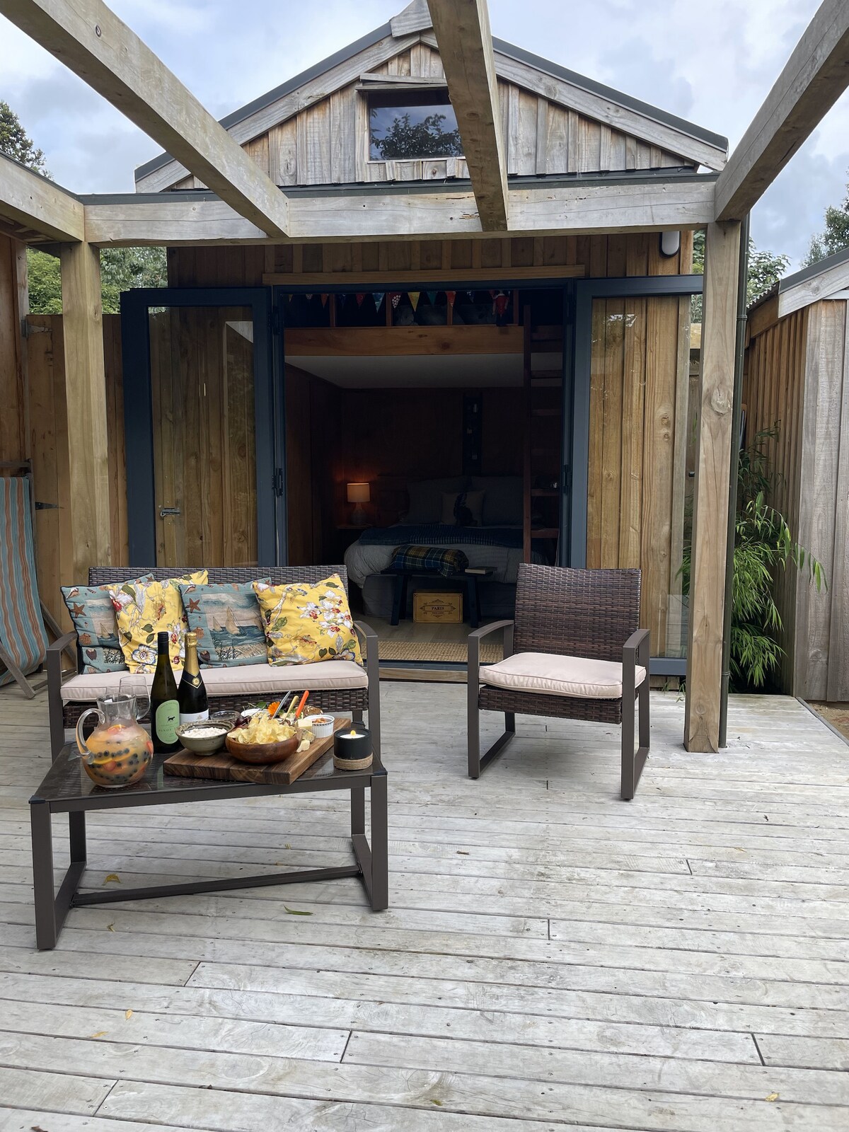 Kereru cabin in Manakau