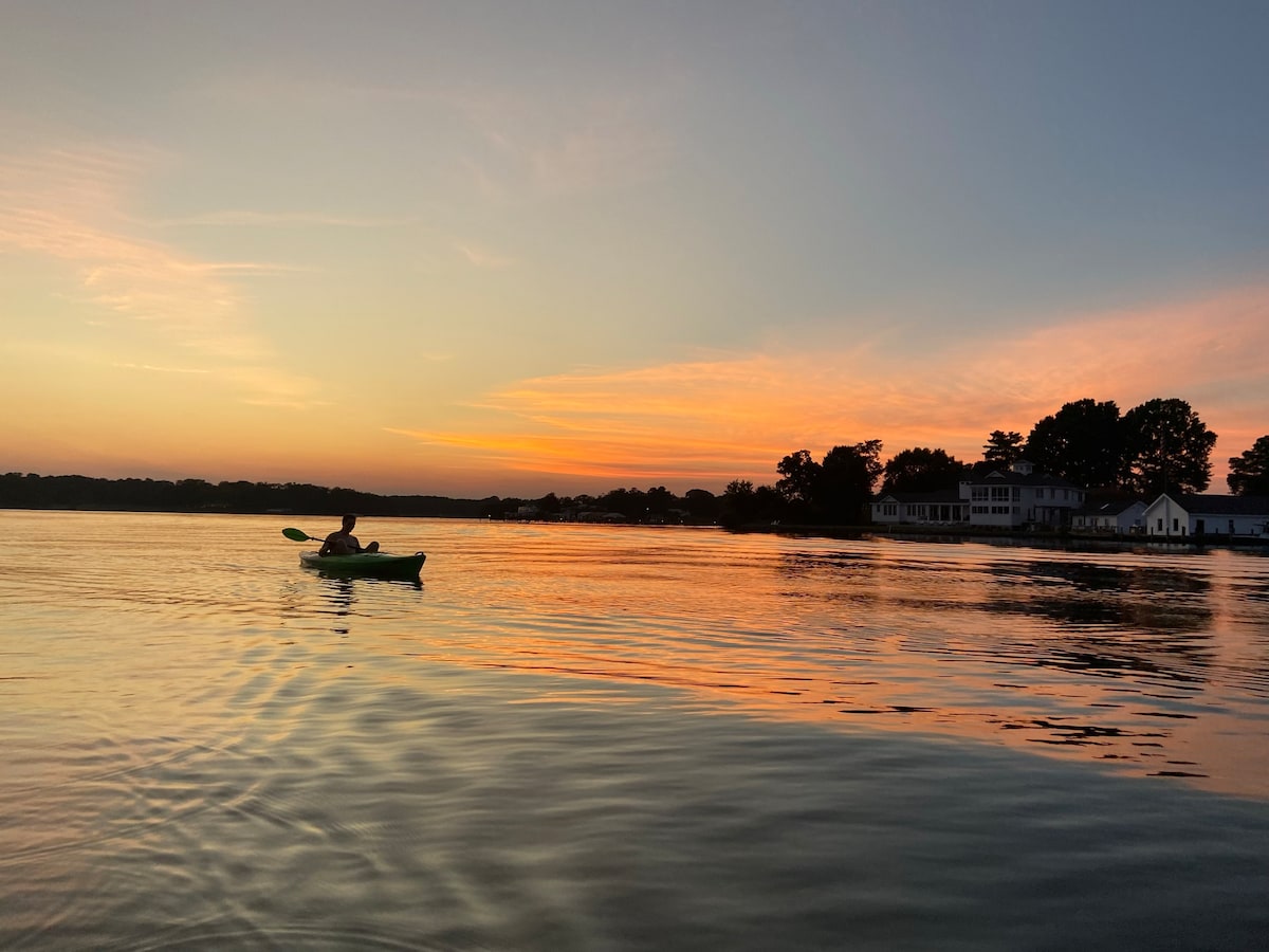 Irvington 's Premiere Waterfront Home ~ Carters Creek