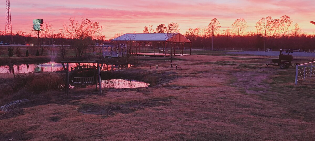 Lone Star Bunkhouse and Horse Boarding