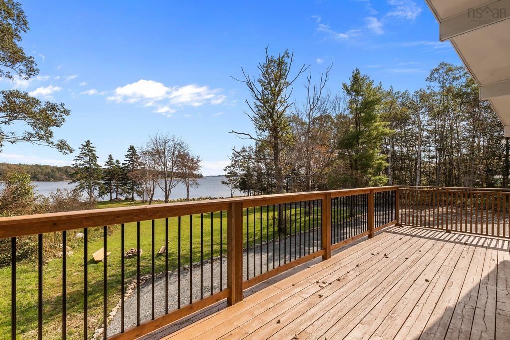 Oceanfront cottage in Port Mouton