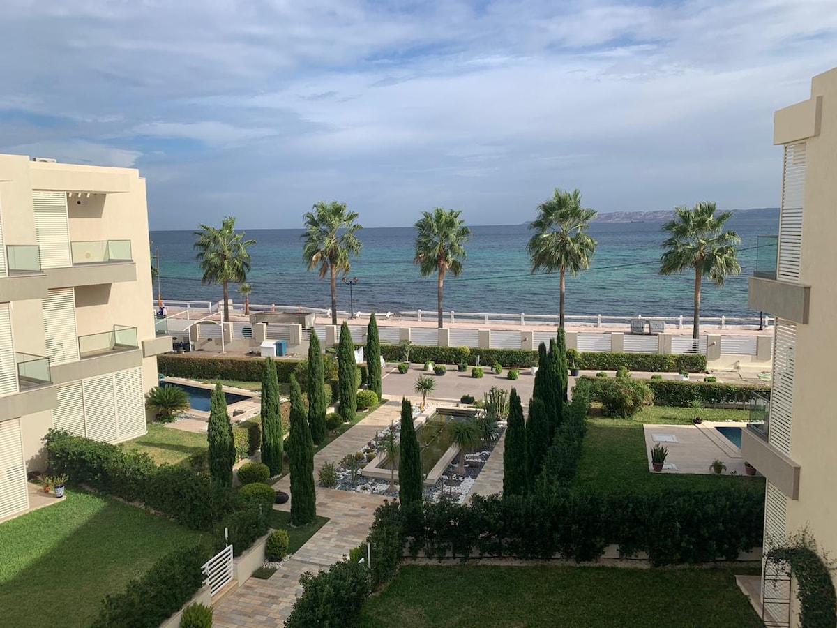 Corniche Bizerte pied dans l'eau