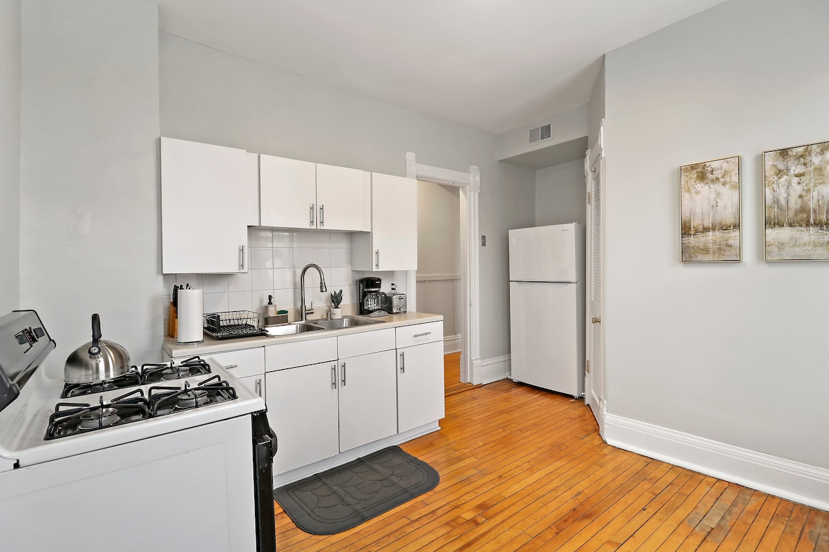 Bright & Lovely 2BR Apartment