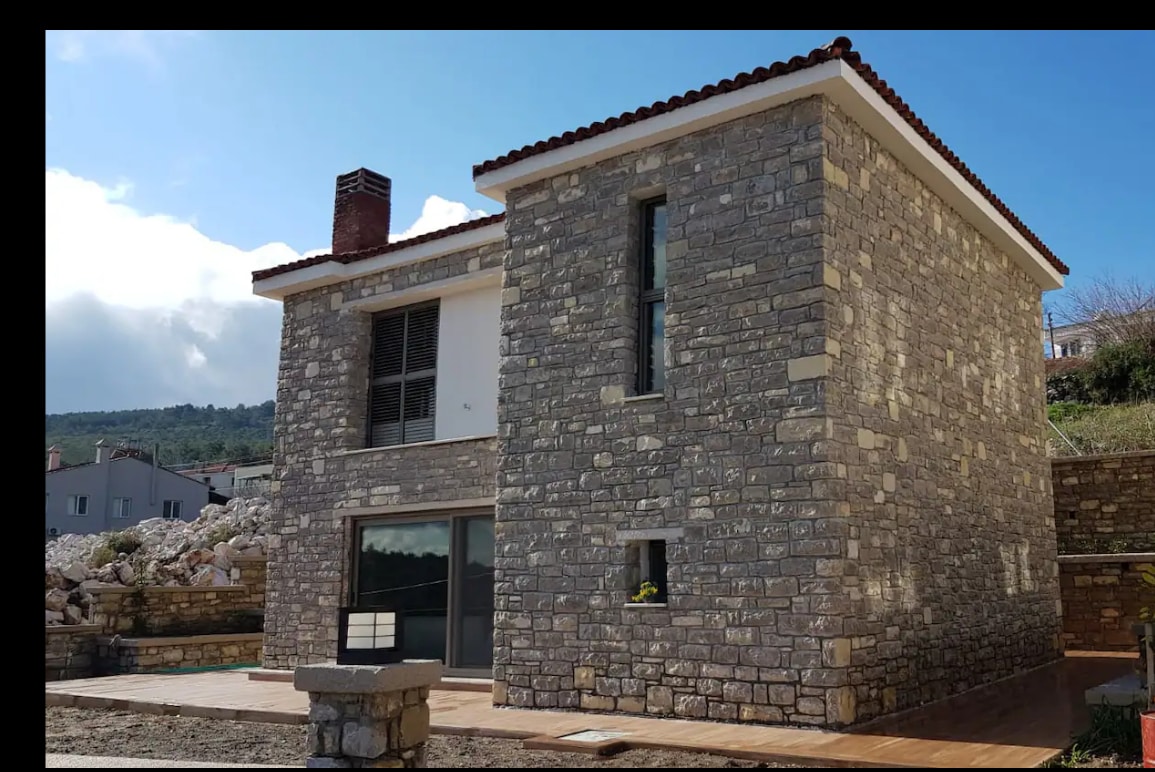 Kadıovacık Village的Stone House