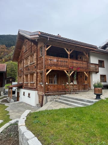 Klosters Dorf的民宿