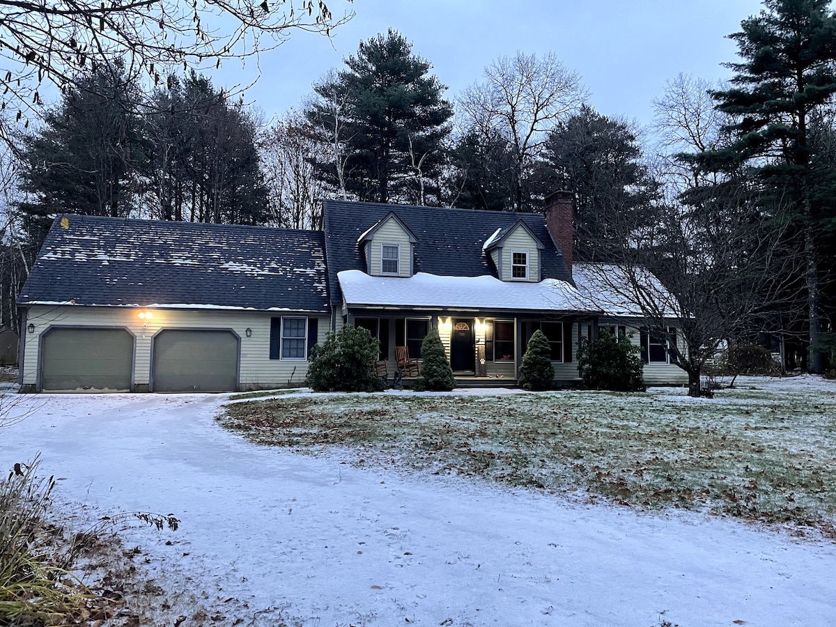 Mountain Cottage for ski weekend. Pet Friendly!