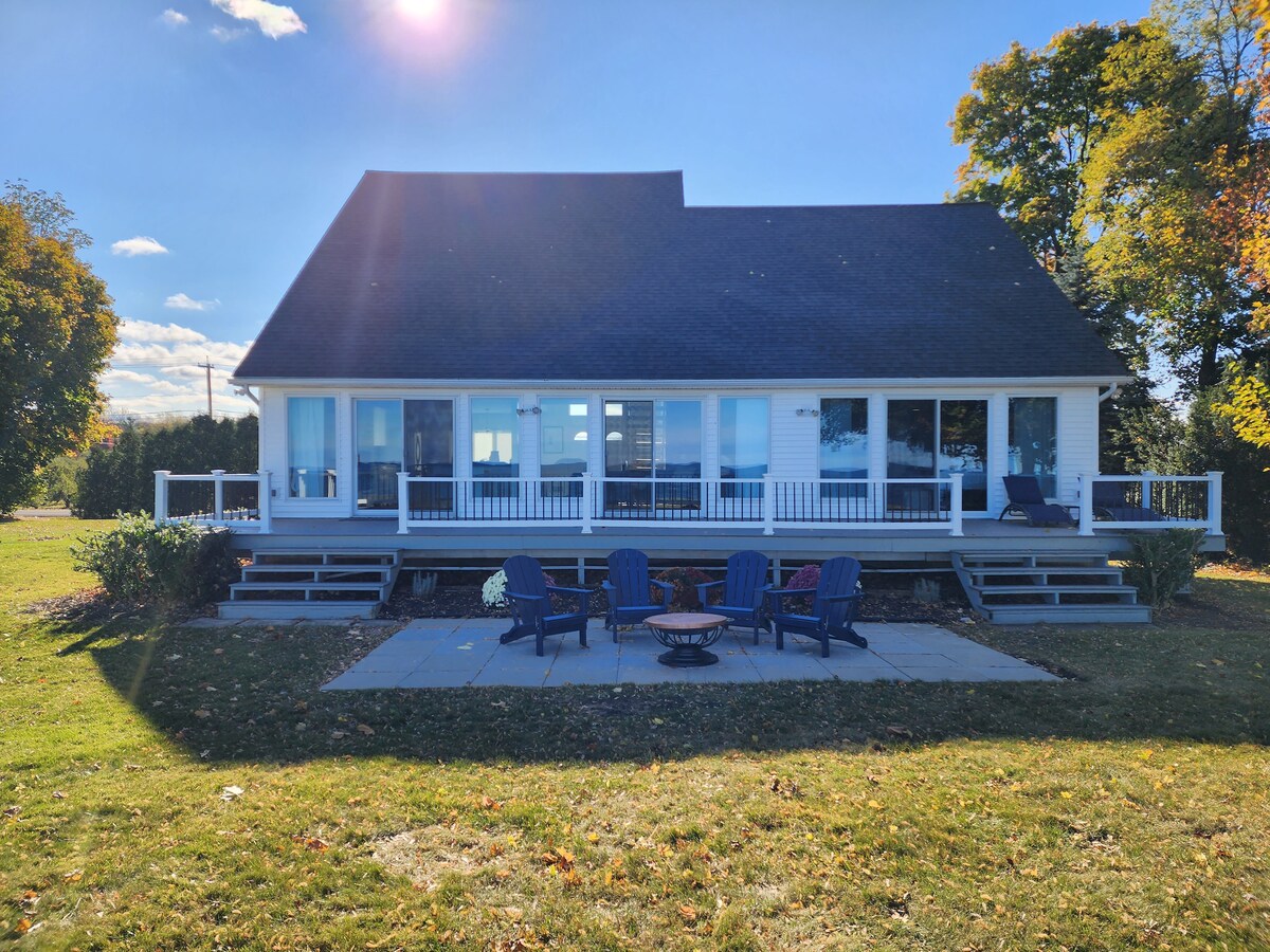 Lakeside Serenity Home