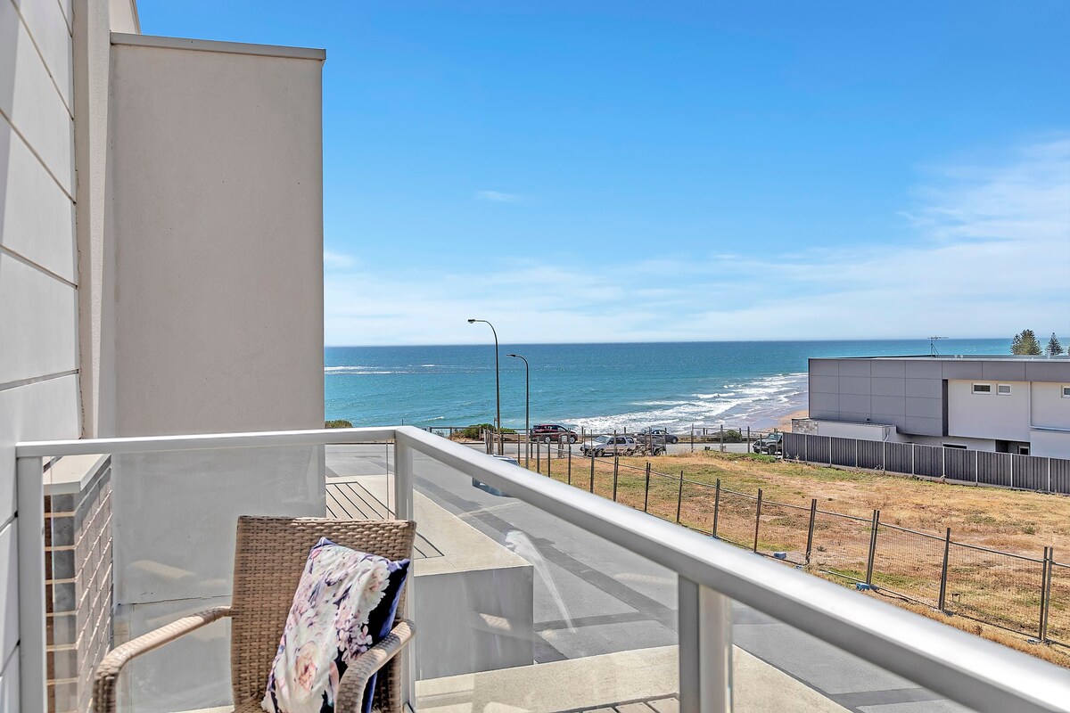 Oceanside at Christies Beach—Contemporary Comfort