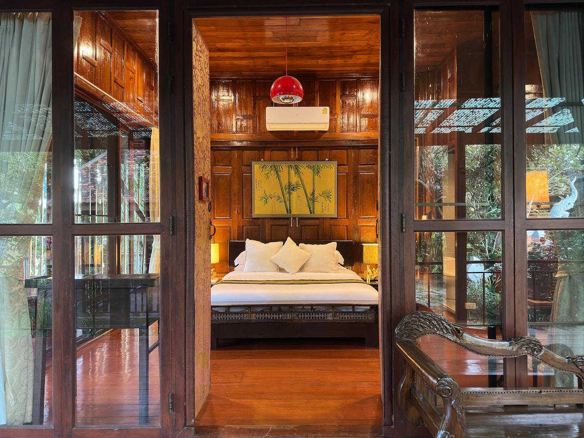 King Bedroom in Luxury Villa next to Ping River #4