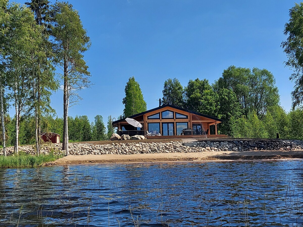 Modern and comfy cottage near the lake
