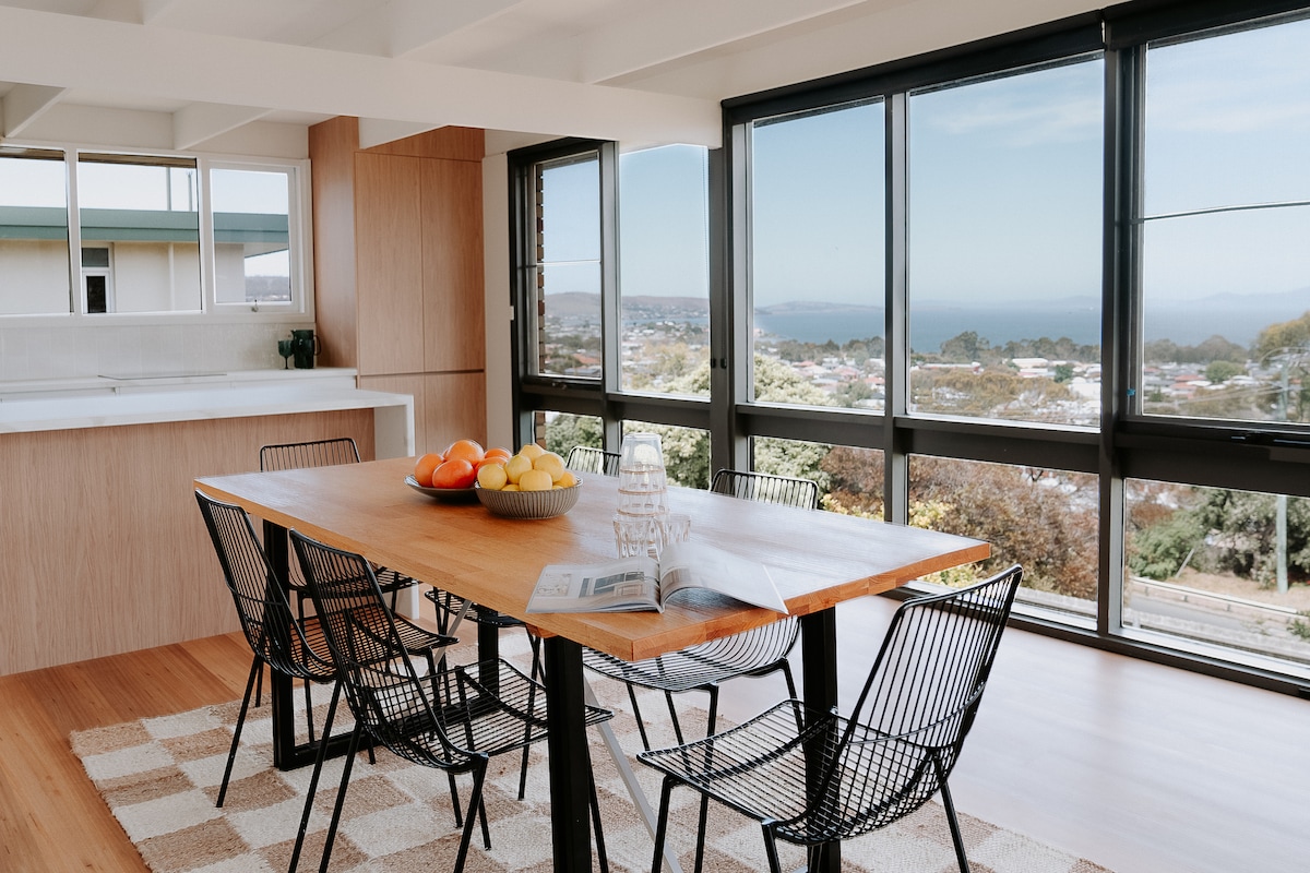 Spacious Home overlooking River and Mountain