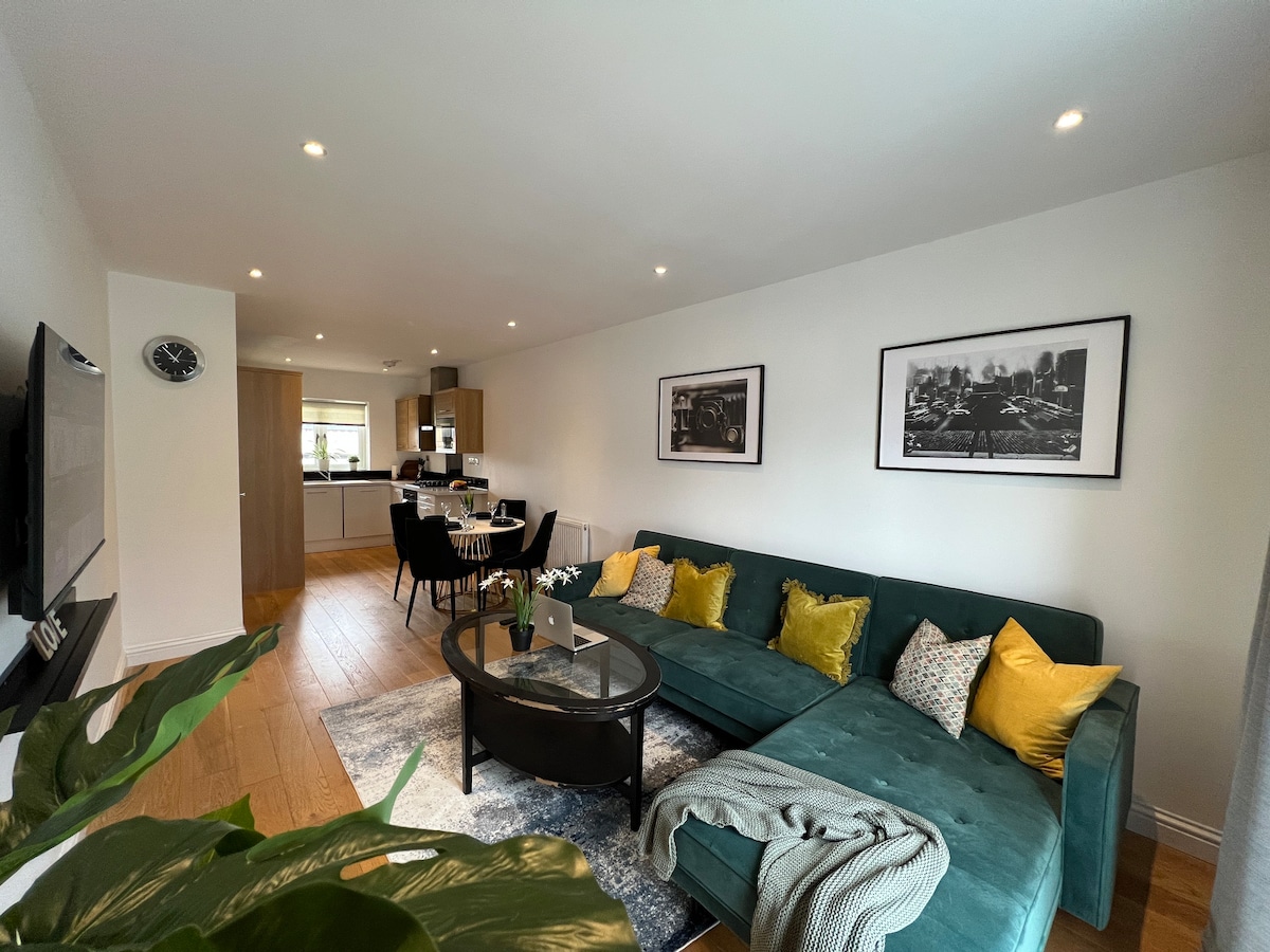 Luxurious & Stylish Flat, Close To London & Shops