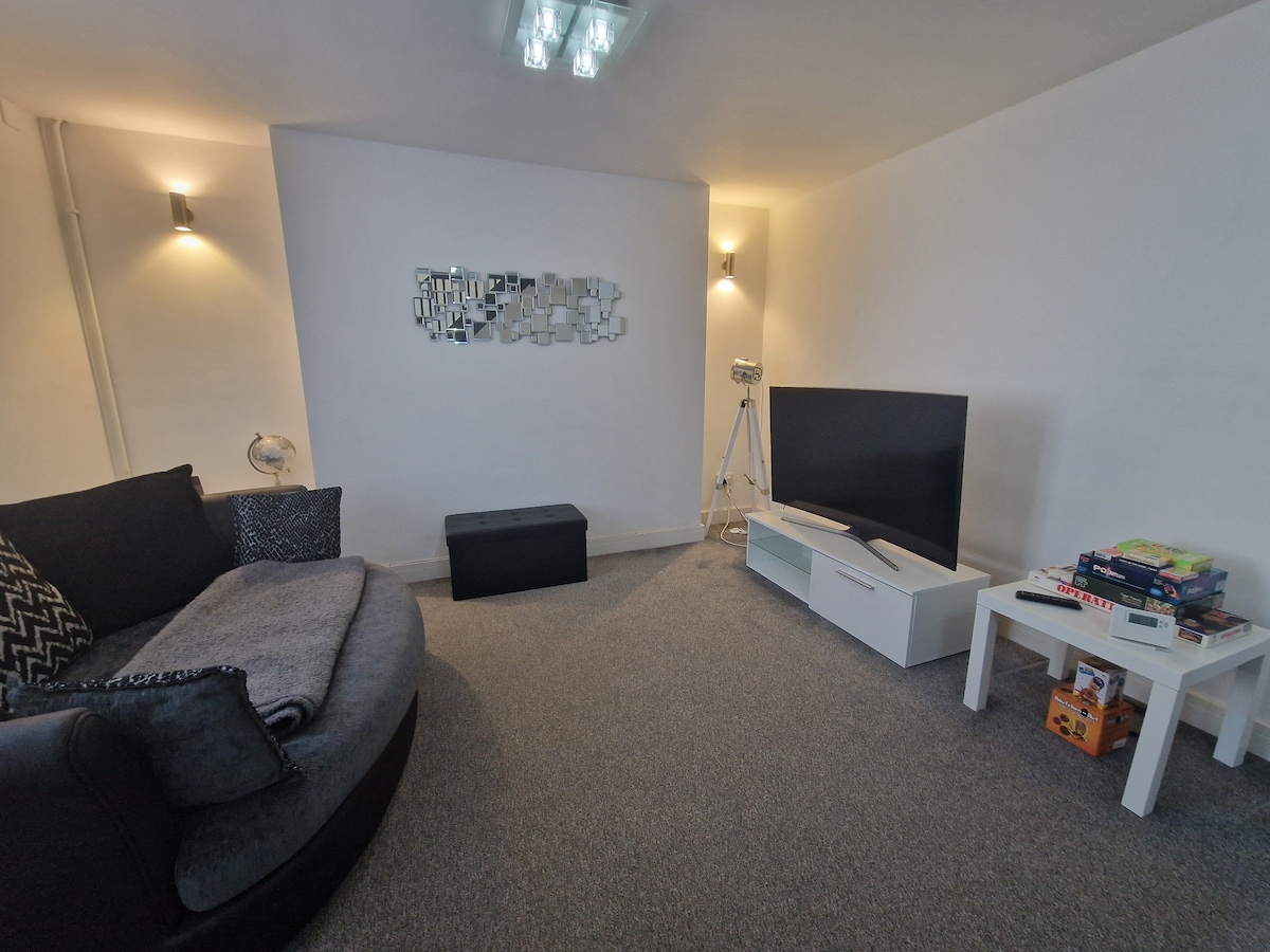 3 bedroom modern. Merthyr Tydfil