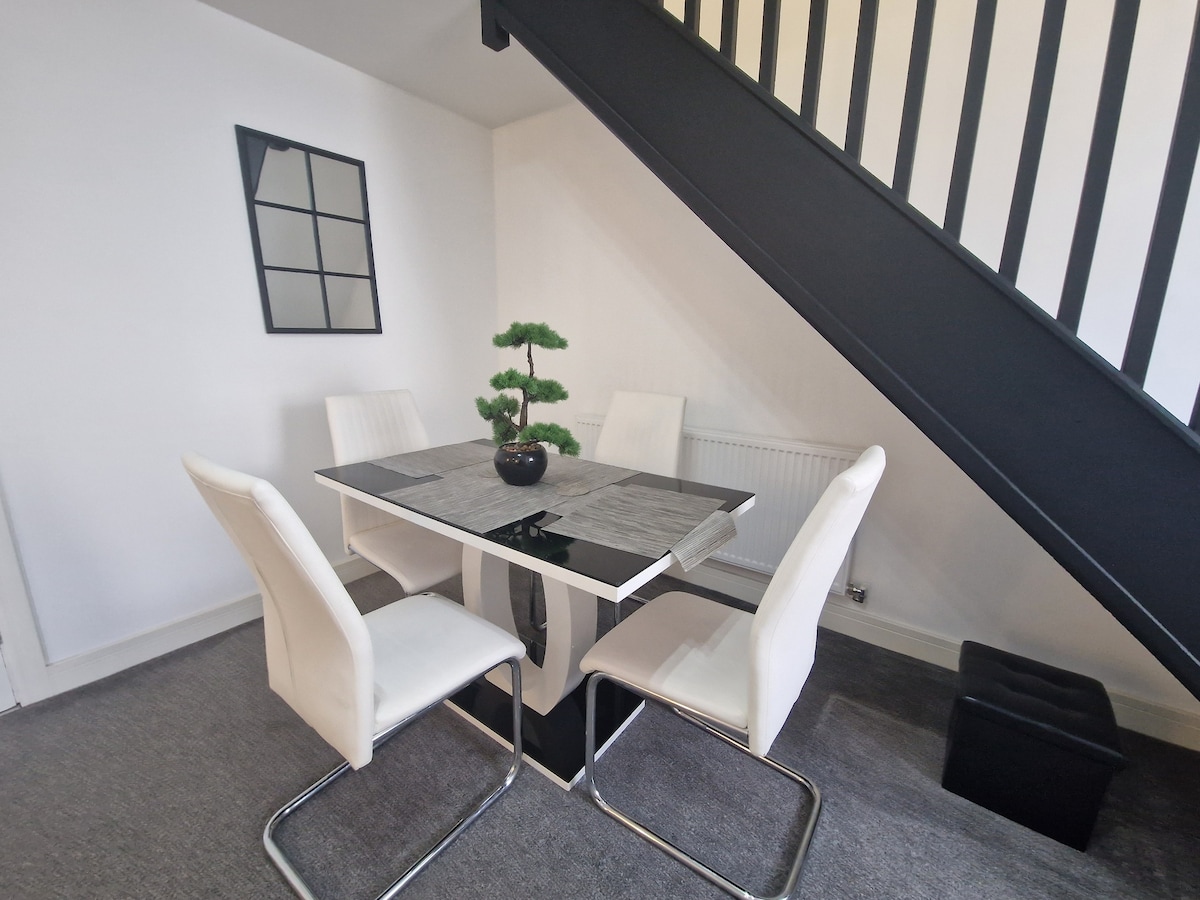 3 bedroom modern. Merthyr Tydfil