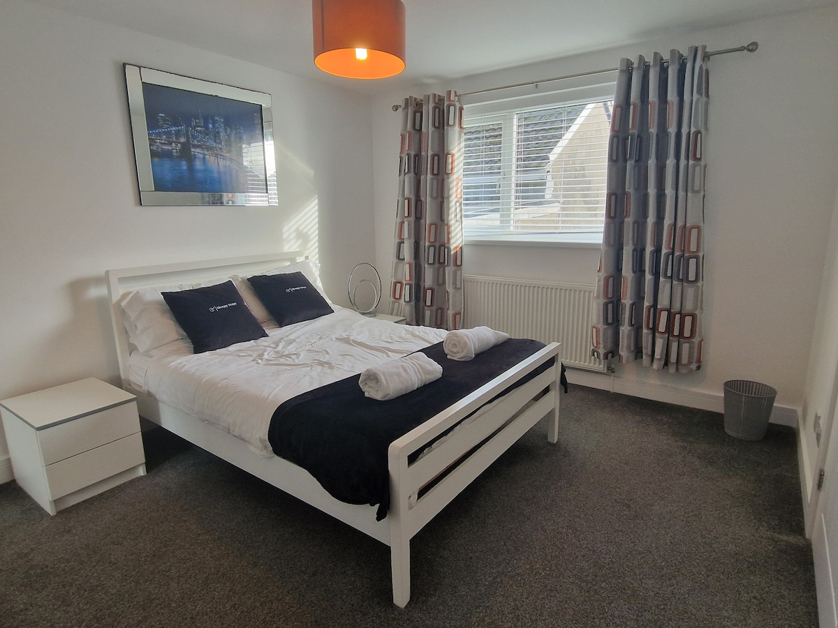 3 bedroom modern. Merthyr Tydfil