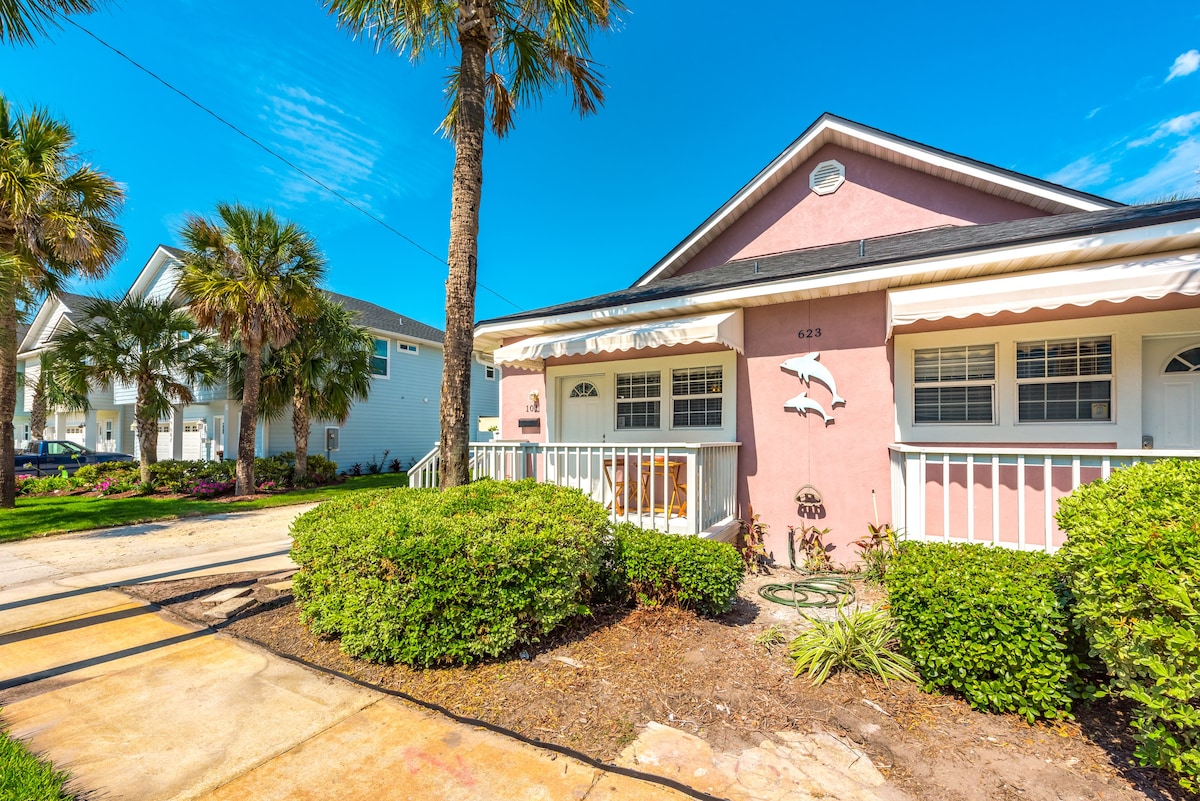 Pink Dolphin | Beachside Cottage | Walk Anywhere
