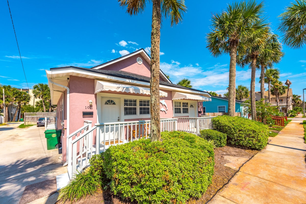 Pink Dolphin | Beachside Cottage | Walk Anywhere