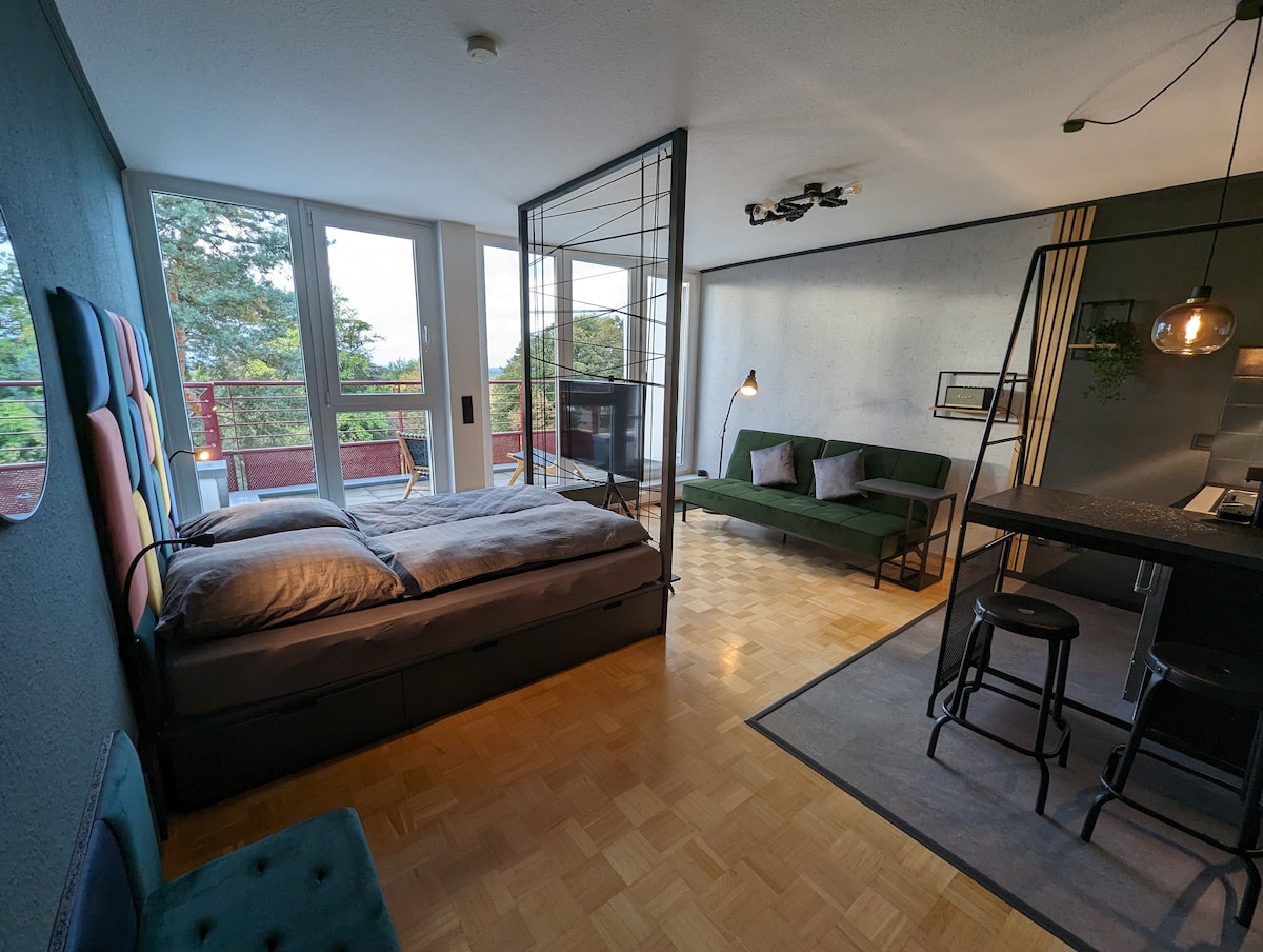 Modernes Apartment mit Köln-Blick