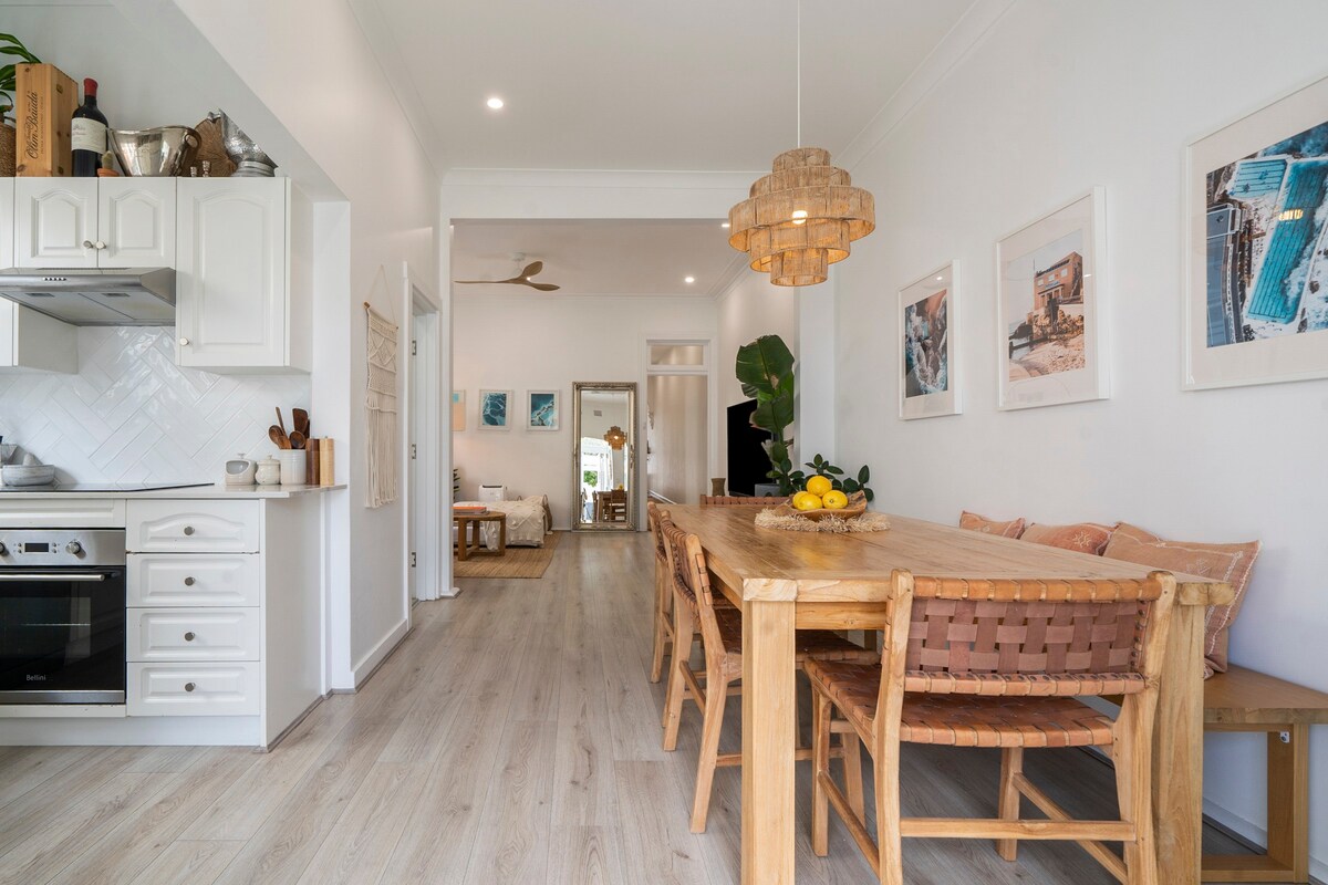 Central Charming Bondi Cottage