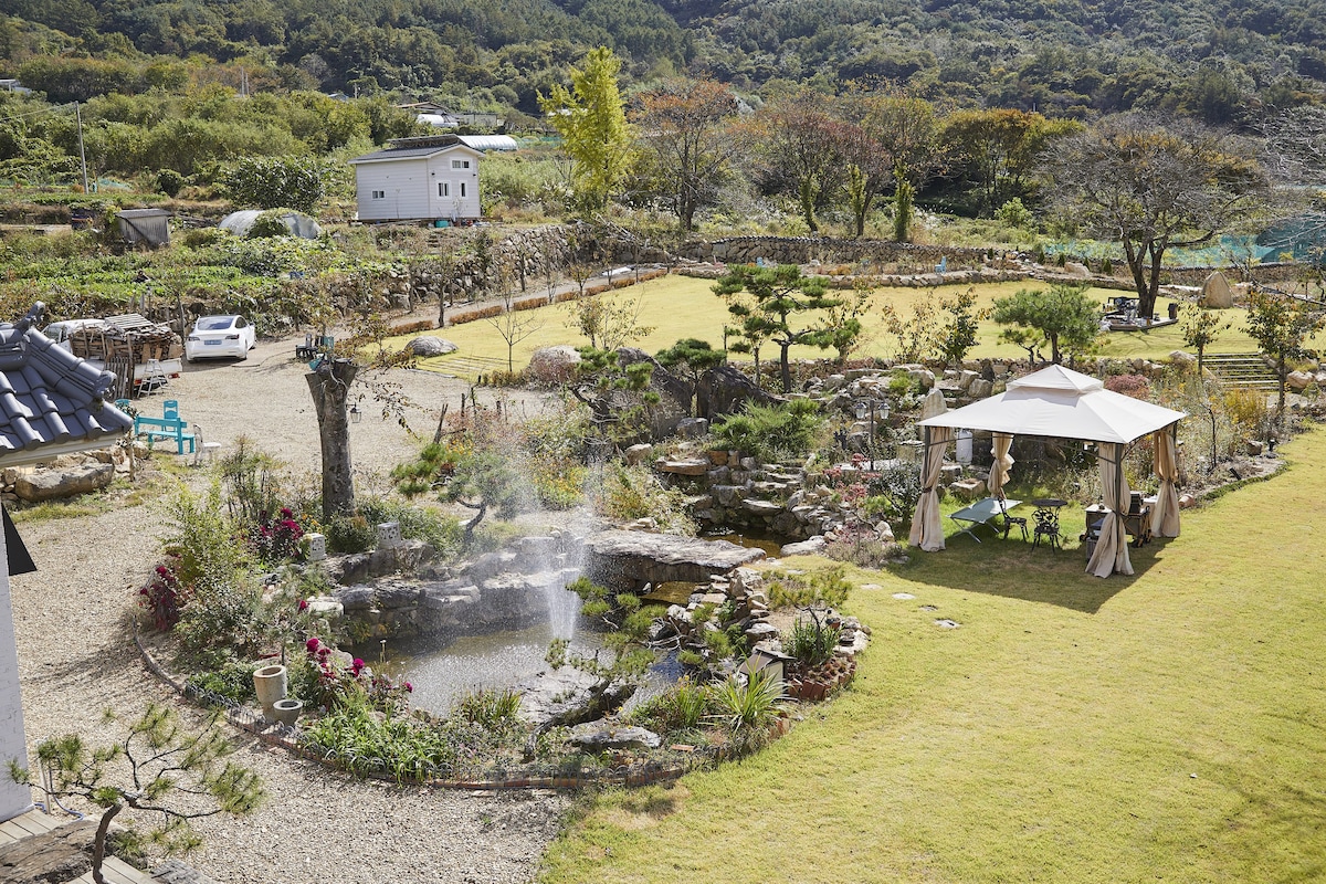 {Staygye Forest} Gyeongju大型家庭团体狗友好私人膳宿2000 pyeong私人膳宿公寓，聚会，第一次生日派对， chilsoon ，提供自我婚礼