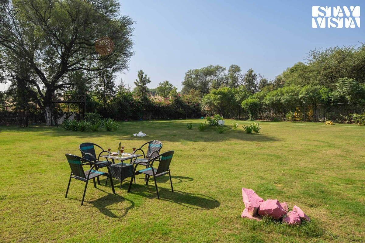 Peaceful 4BHK Villa w/Lawn+Outdoor seating+Gazebo