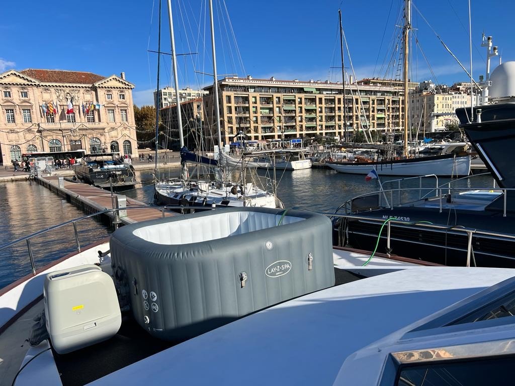 Chambre sur un Yacht à Marseille (Jacuzzi)