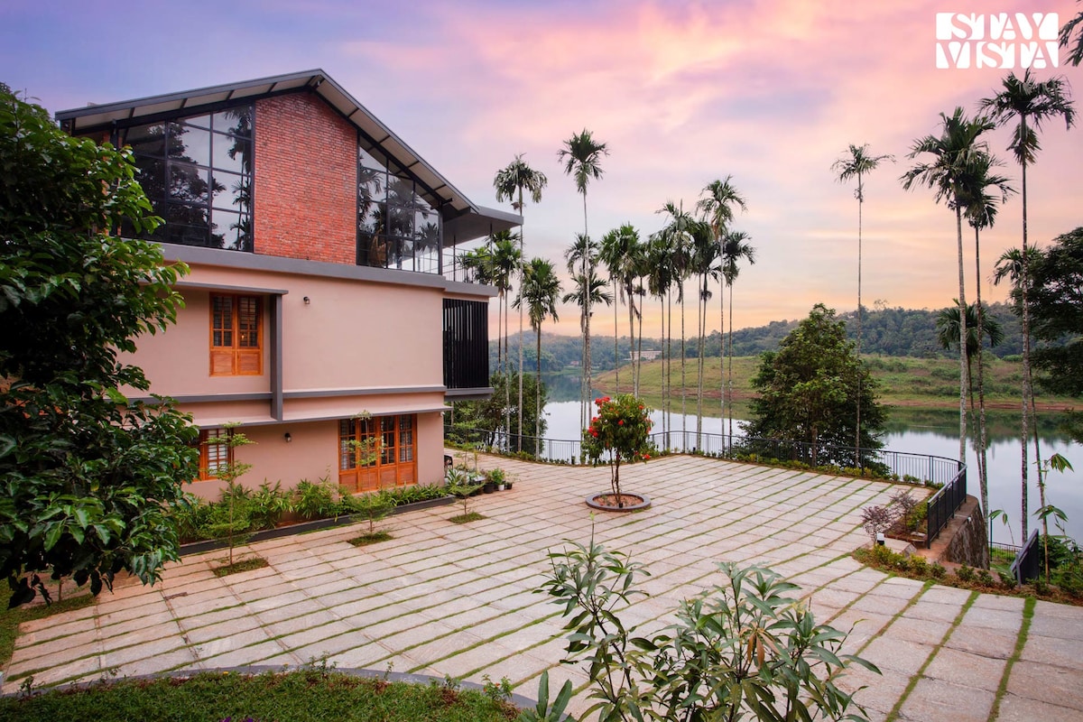 3BHK Rivera Near Banasura Dam w/ Breakfast