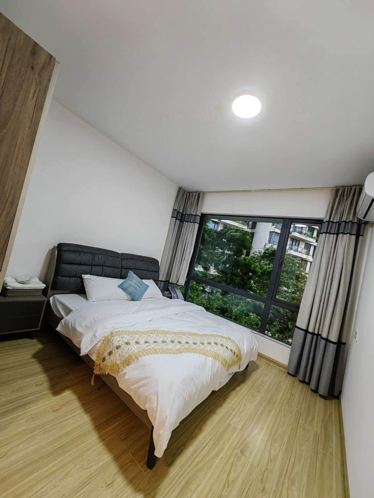 Xtu 2Bedrooms at Forest City民宿