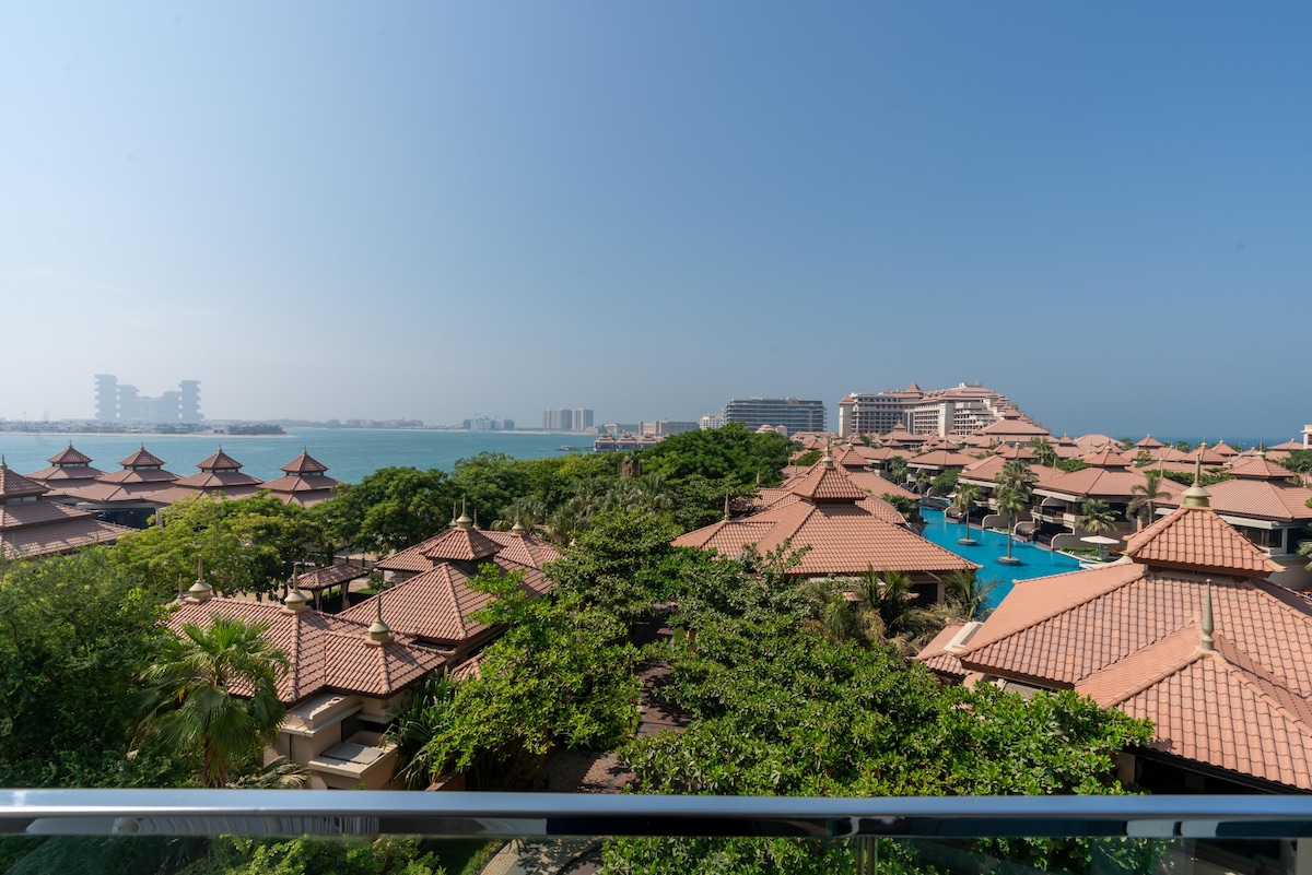 Lux 2BD | Palm | Amazing View | Private Beach