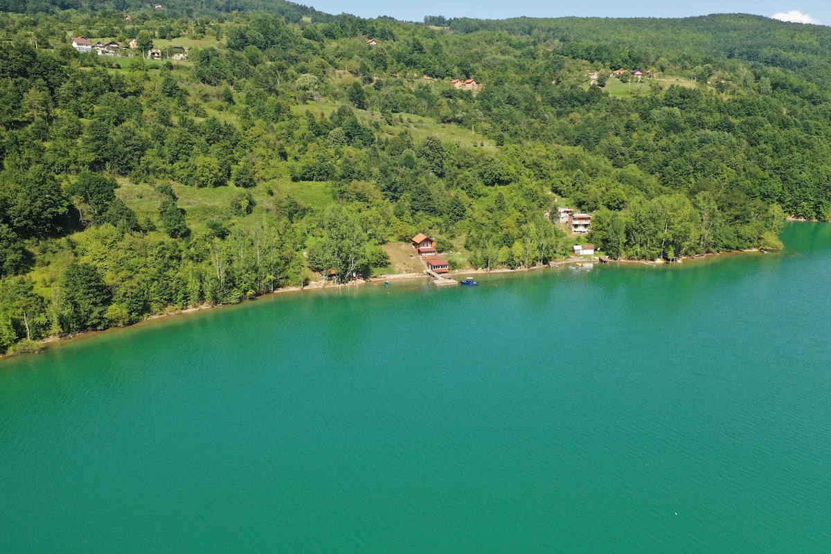 Lake House Perucac