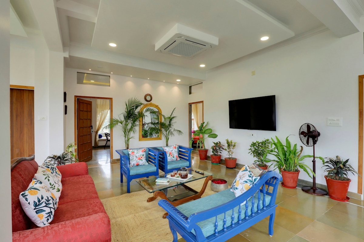 Heritage 6BHK Villa with Pvt Pool & Mountain View