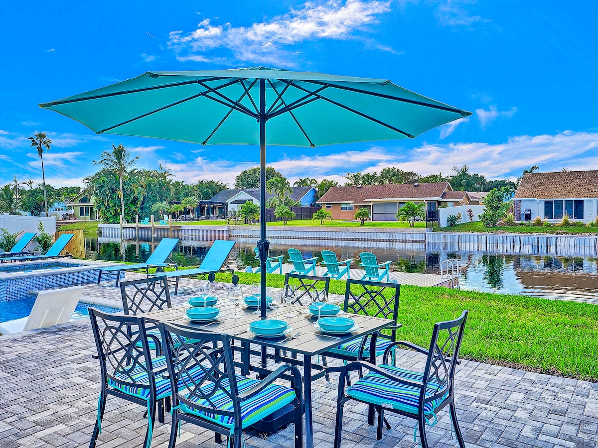 Stunning Waterfront Oasis Heated Pool, Spa, & Dock