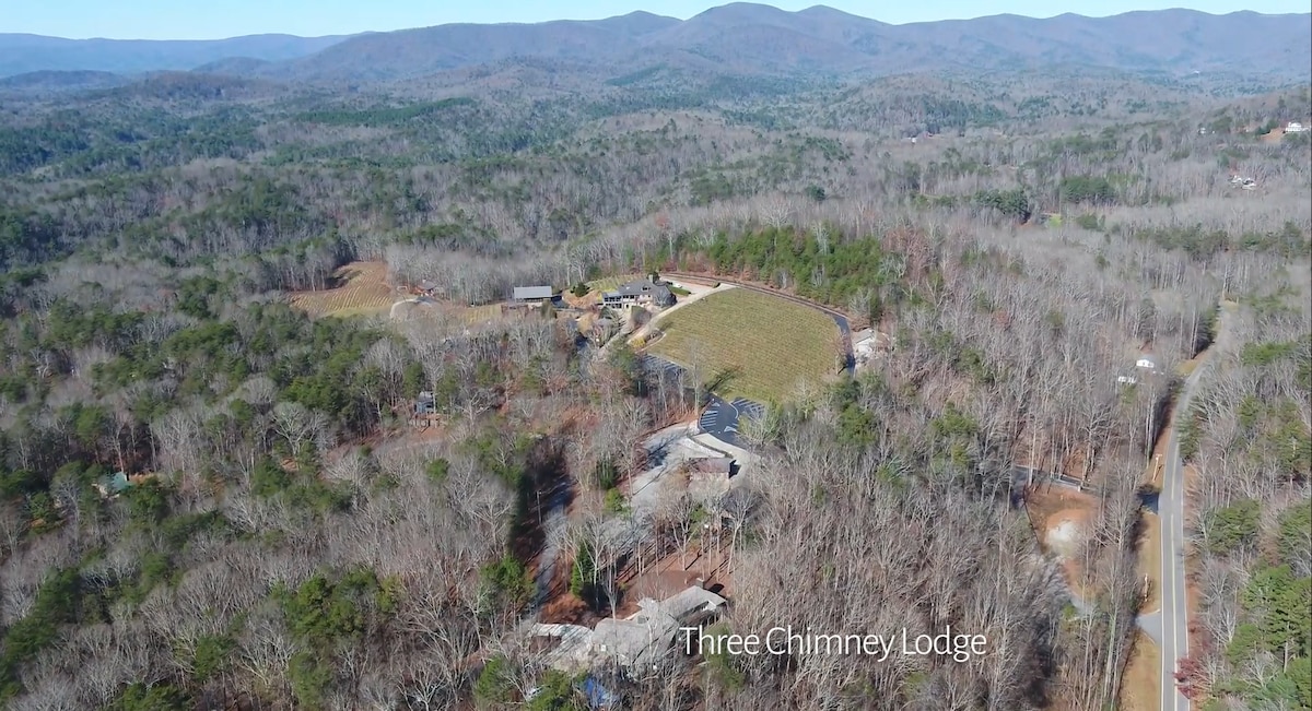 New Listing! Three Chimney Lodge - 4 Bed, Hot Tub