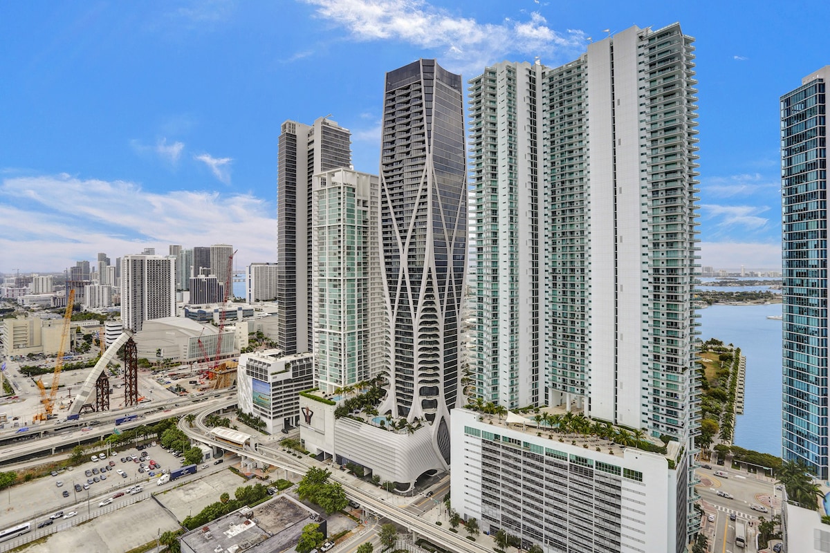 Amazing City Views Condo in Miami World Center