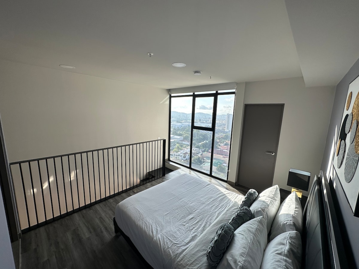 Classy 15th floor loft Cosmopolitan tower