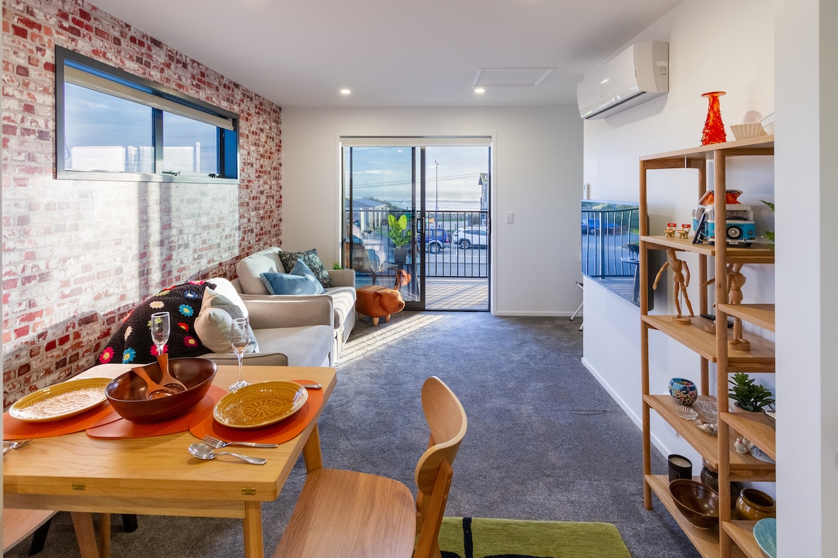 Okioki: 1 bed 1 bath Beachside, New Brighton