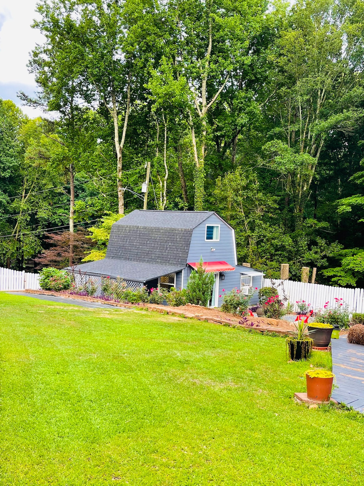 Romantic & Spacious Barn-House in Woodstock, GA.