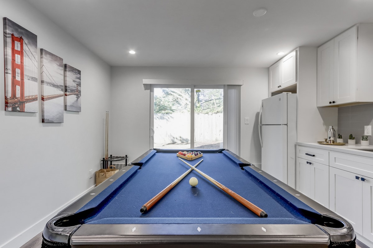 Massive Themed 5BR w/ Game Room/Hot Tub/Pool Table