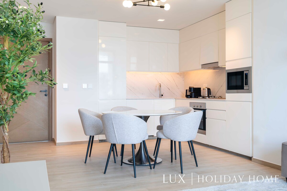 LUX | The Palace Residence Suite