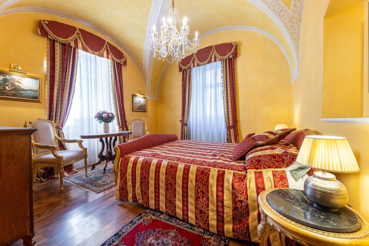 Four-bed apartment Tycho Brahe - Nosticova