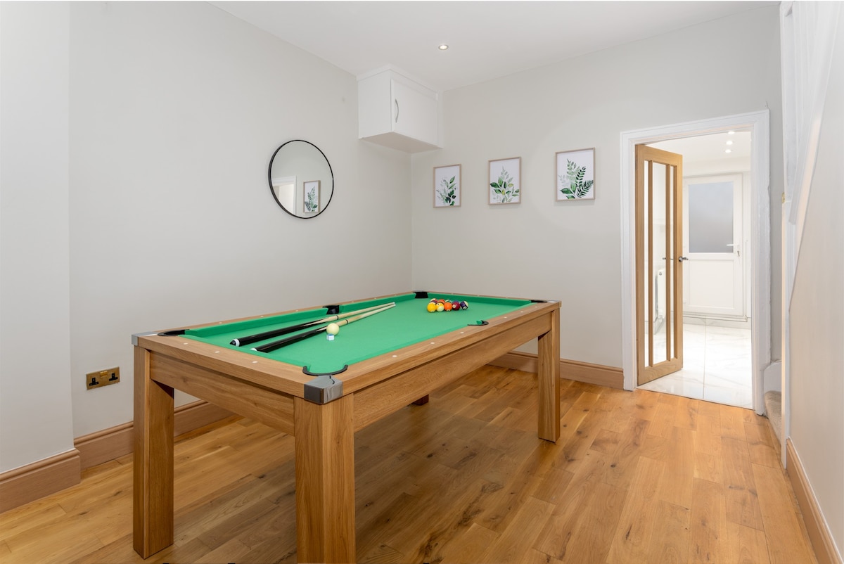 Flatzy - Stunning Home by Lark Lane w/ Pool Table