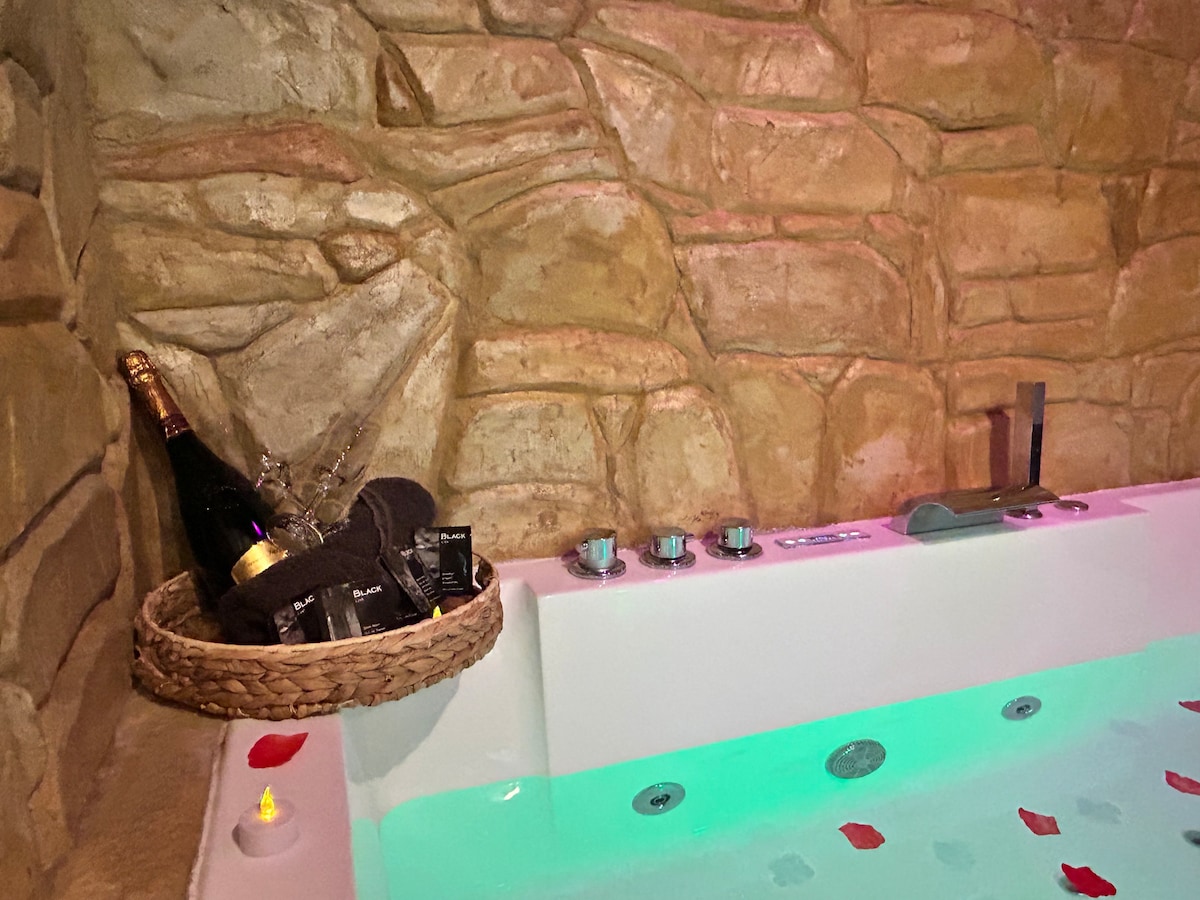 Studio romantique avec jacuzzi privatif