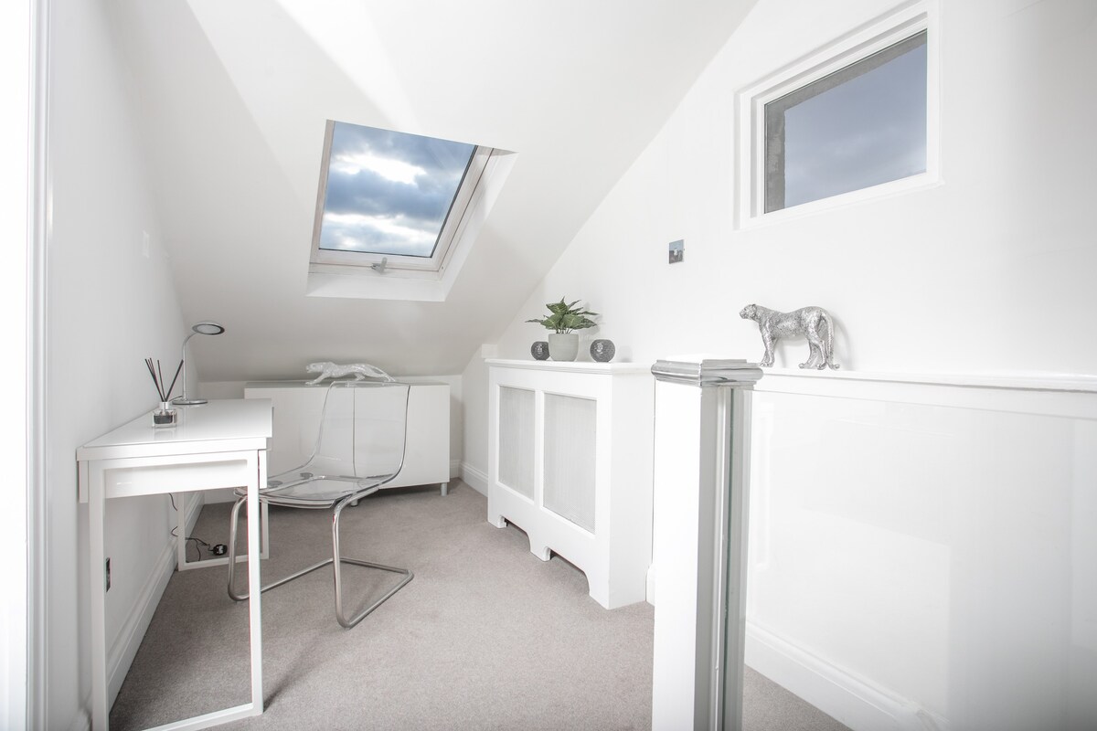 Marvellous Richmond Hill 2 bed sleeps 4