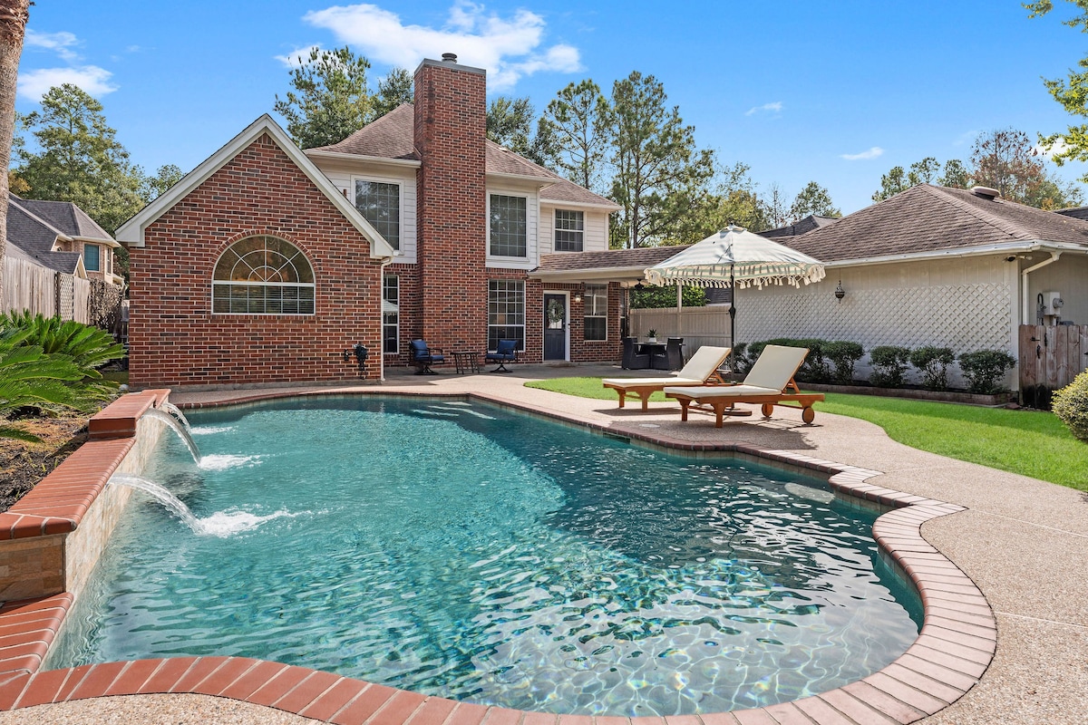 Luxury Woodlands Home - Updated & Private Pool!
