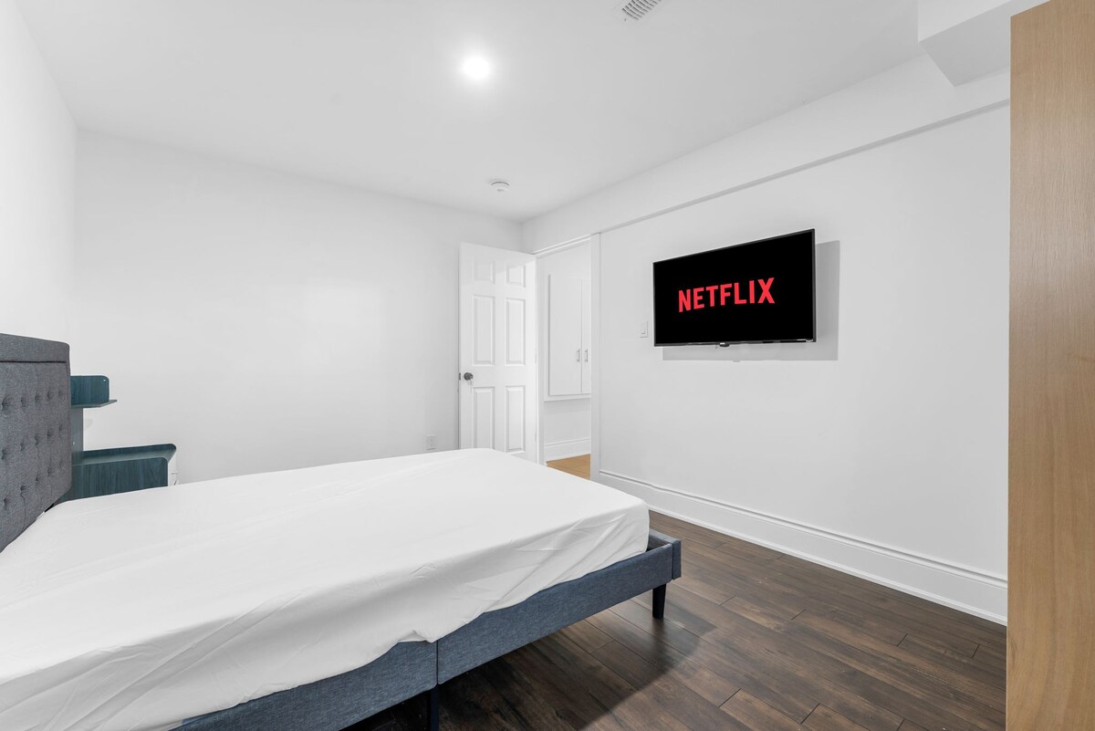 Homey Retreat: Double Bed Room w/ Smart TV
