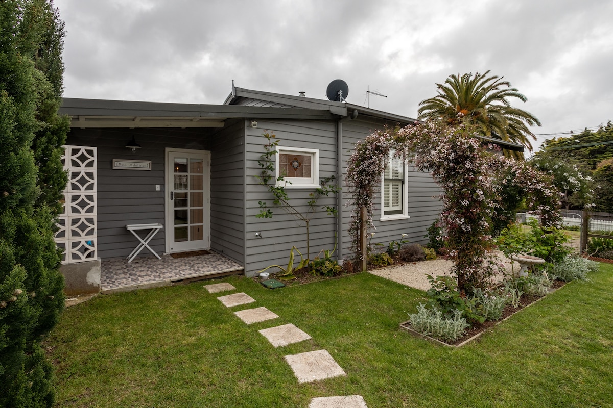 1940's cottage overlooking the Tamar River