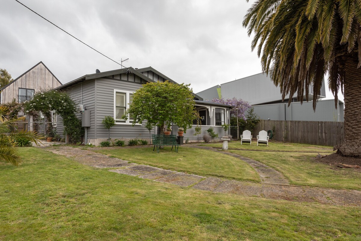 1940's cottage overlooking the Tamar River