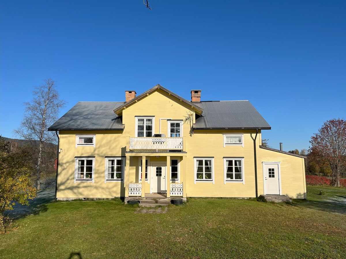 Spacious apartment, 125 kvm, at Markusfolks Gård