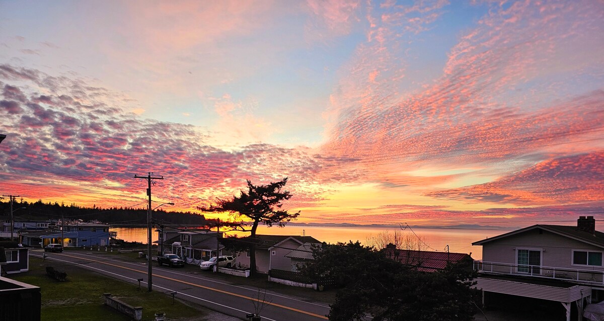 Fantastic View of Sunset w/ Hot Tub - unit 201