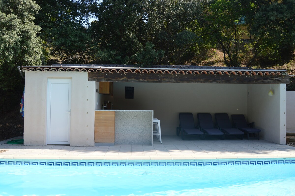 Villa Colombeyrolles: maison avec piscine privée