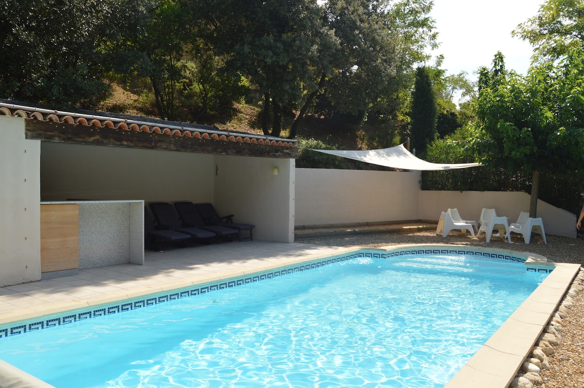 Villa Colombeyrolles: maison avec piscine privée